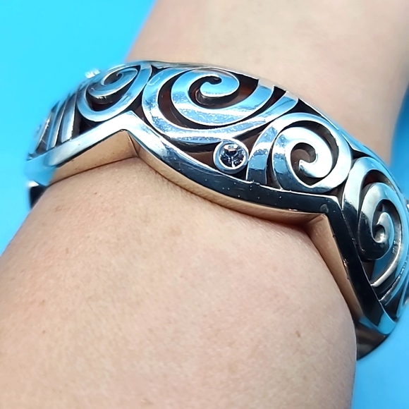 Brighton "LONDON GROOVE" Hinged Scrollwork & Swirls Bangle w Swarovski Crystals - Picture 8 of 11